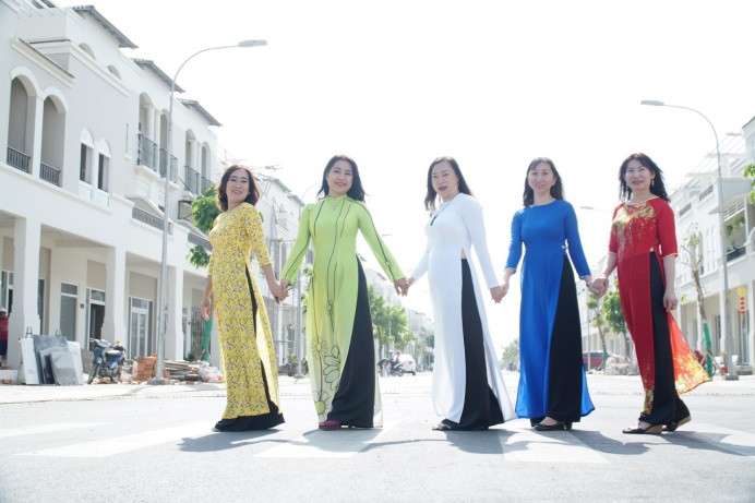 Ao-dai-Viet-Nam-1.jpg