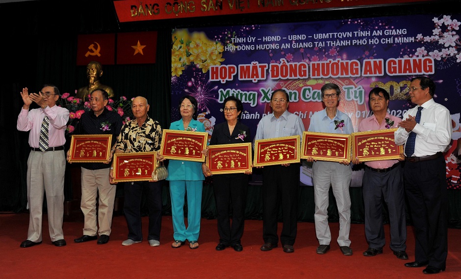 Hop-mat-dong-huong-6.jpg