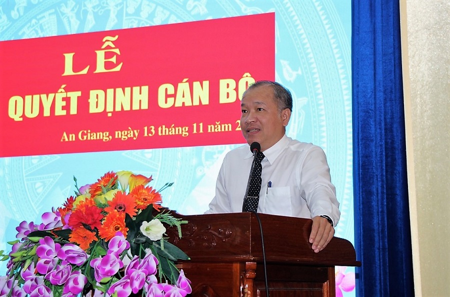Trao-quyet-dinh-canbo-3.jpg