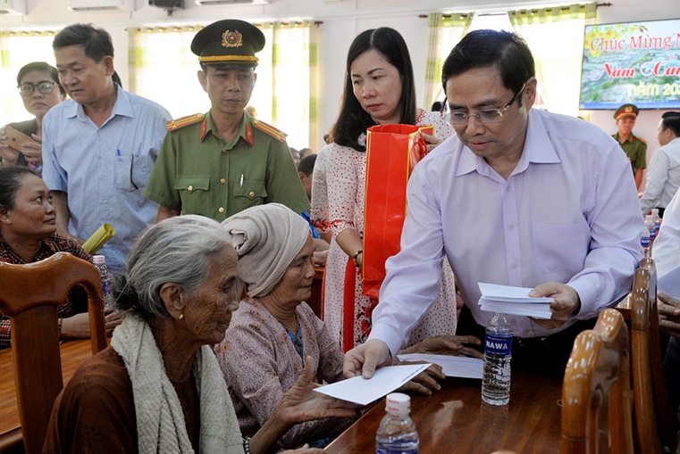 Phạm Minh Chính / TrÆ°á»Ÿng Ban Tá»• Chá»©c Trung Æ°Æ¡ng Pháº¡m Minh Chinh Dang Hoa Táº¡i Khu Di ...