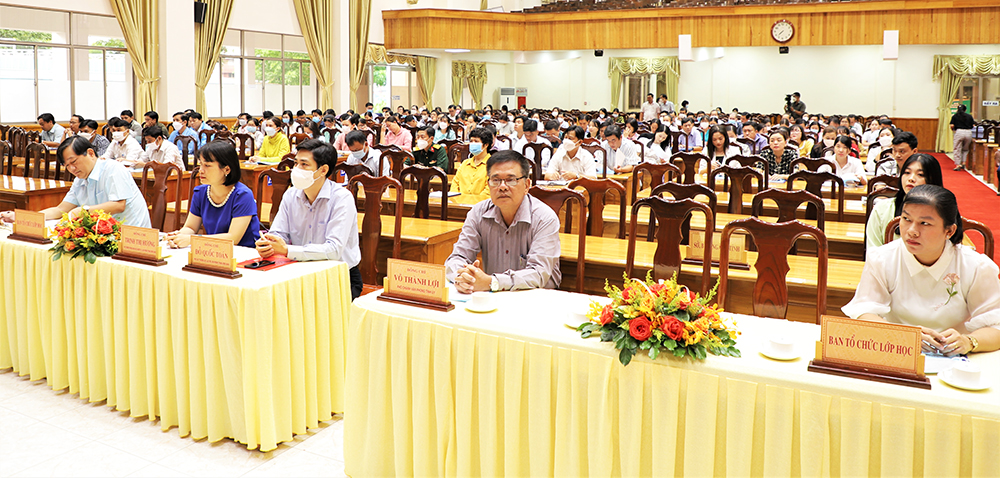 275-học-viên-tham-gia-lớp-tập-huấn-văn-phòng-cấp-ủy.jpg