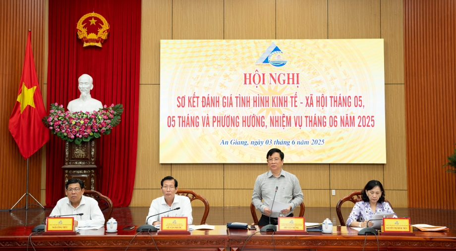 AG-hop-ktxh-6thang-2.JPG