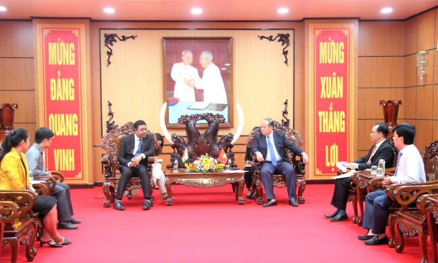 AG-phattrinh-ngoaigiao-1.jpg