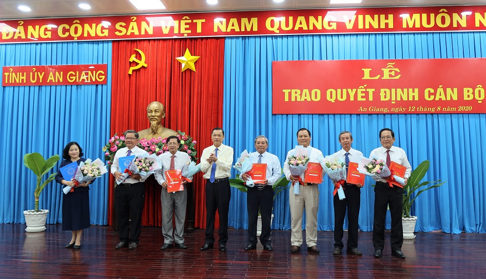 BTV-trao-quyet-dinh-1-1.jpg