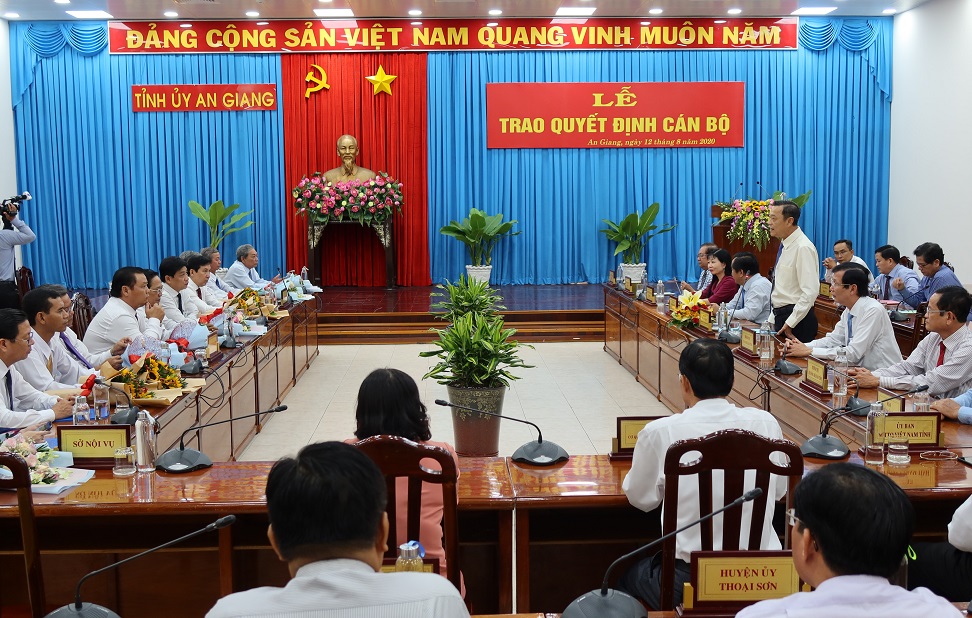 BTV-trao-quyet-dinh-1.jpg