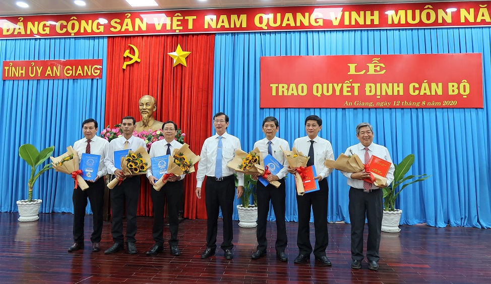 BTV-trao-quyet-dinh-3.jpg