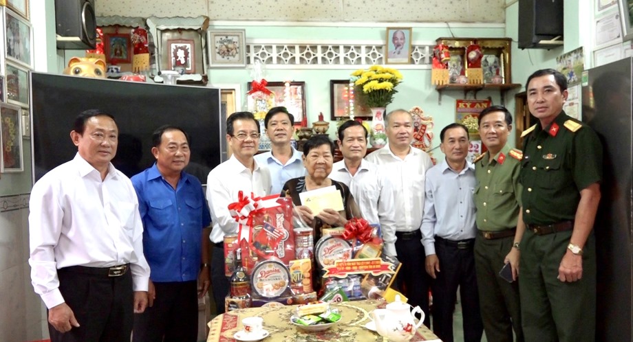 Bi-thu-LHQ-23-tham-gdcs-1.jpg
