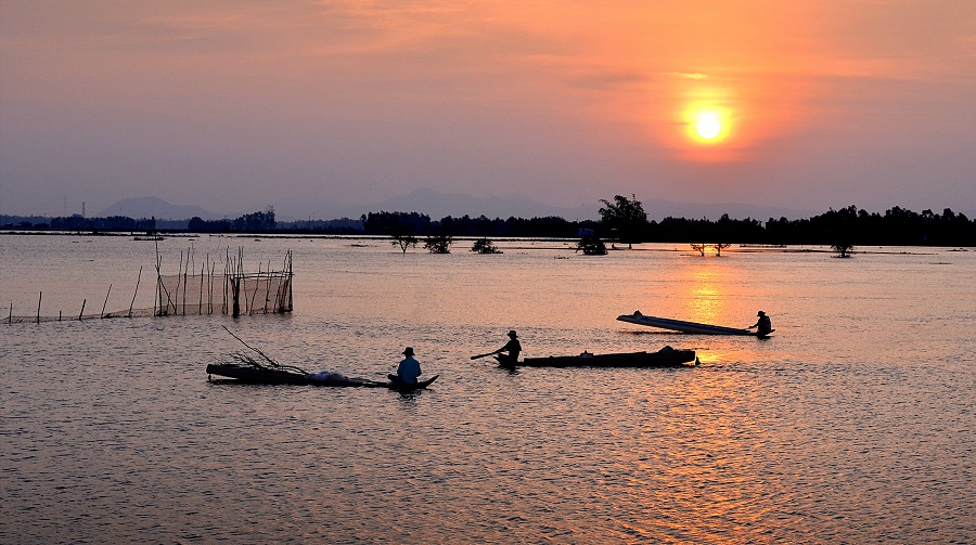 Song-Hau-va-Ho-NguyenDu.jpg