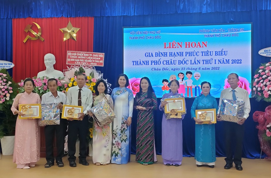 CD-lienhoan-gia-dinh-hanh-phuc-22-2.jpg
