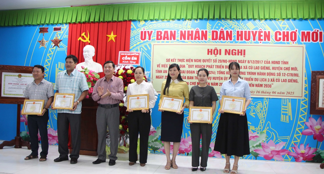 CM-soket-dulich-3.jpg