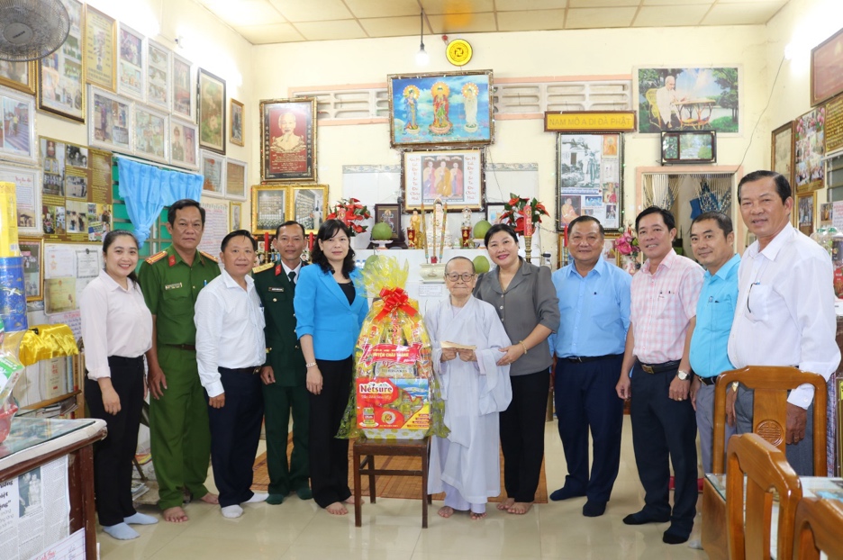 Chauthanh-50nam-2.jpg