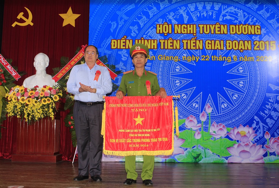 Cong-an-tinh-guong-dien-hinh-1.jpg