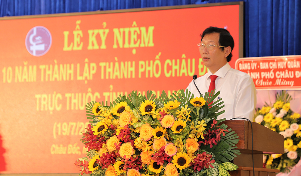 CĐ-kỷ-niệm-10-năm-thành-lập-TP-Châu-Đốc14(1).jpg