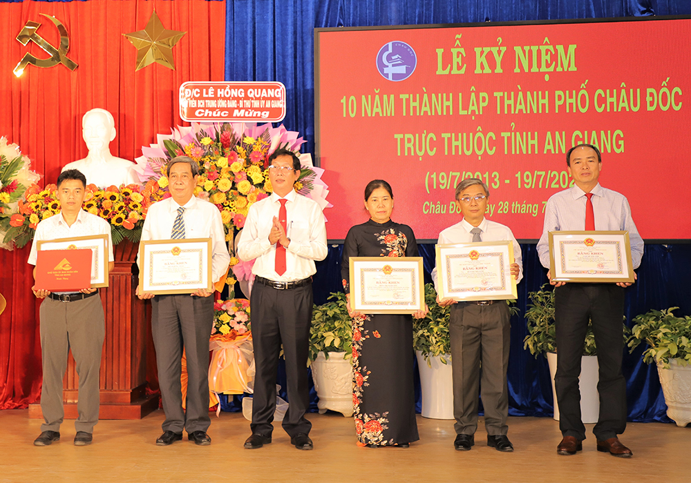 CĐ-kỷ-niệm-10-năm-thành-lập-TP-Châu-Đốc7.jpg