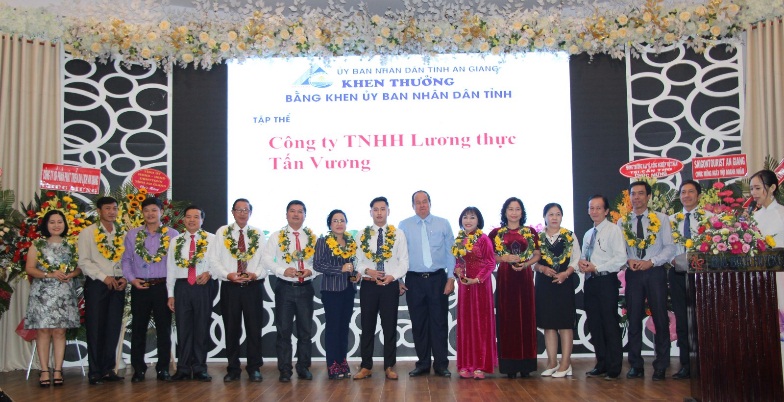 Doanh-nghiep-dai-hoi-1.jpg