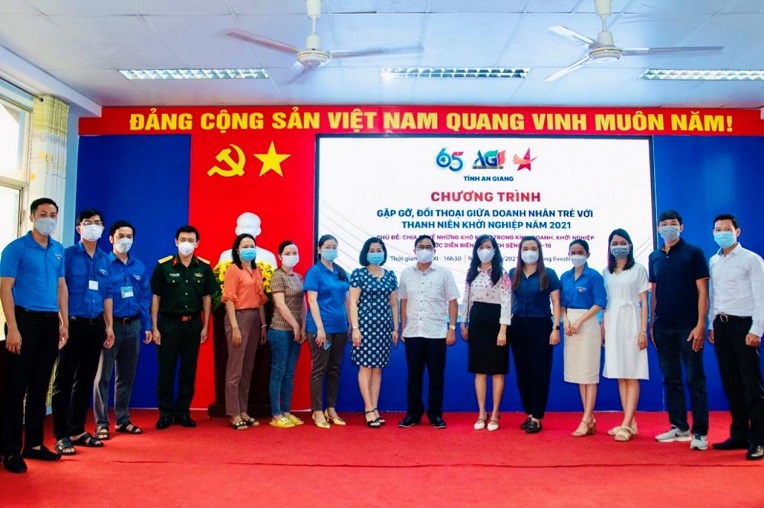 Doanhnhan-gapgo-tuoitre.jpg