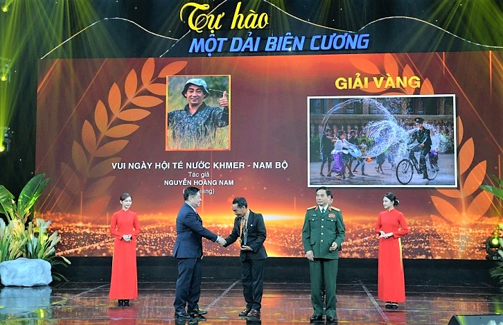 Giai-anh-tuhao-1dai-biencuong22-1.jpg