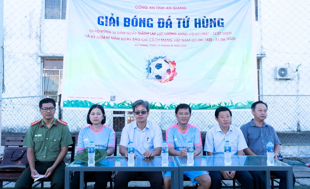 Giai-bongda-tuhung23-1.jpg