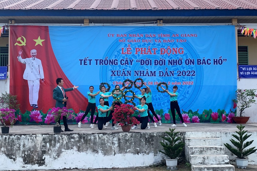 Giaoduc-phatdong-tettrongcay.jpg