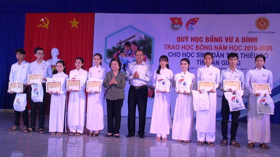 Hoc-bong-Vu-A-Dinh-1.jpg