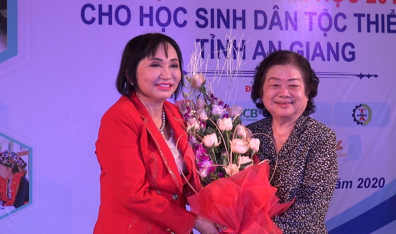 Hoc-bong-Vu-A-Dinh-2.jpg