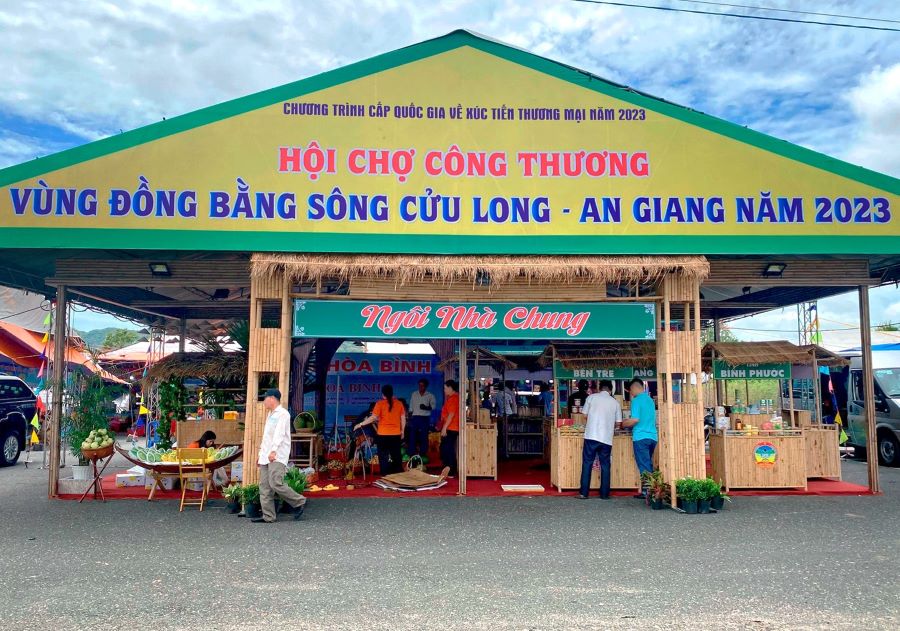 Hoi cho Cong Thuong DBSCL.jpg