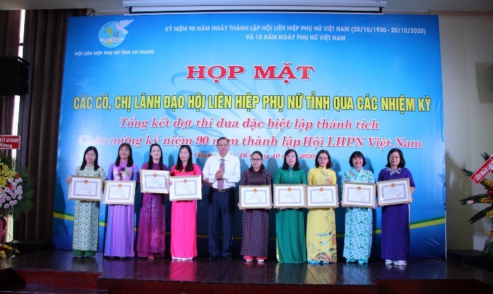 Hop-mat-phu-nu-3.jpg