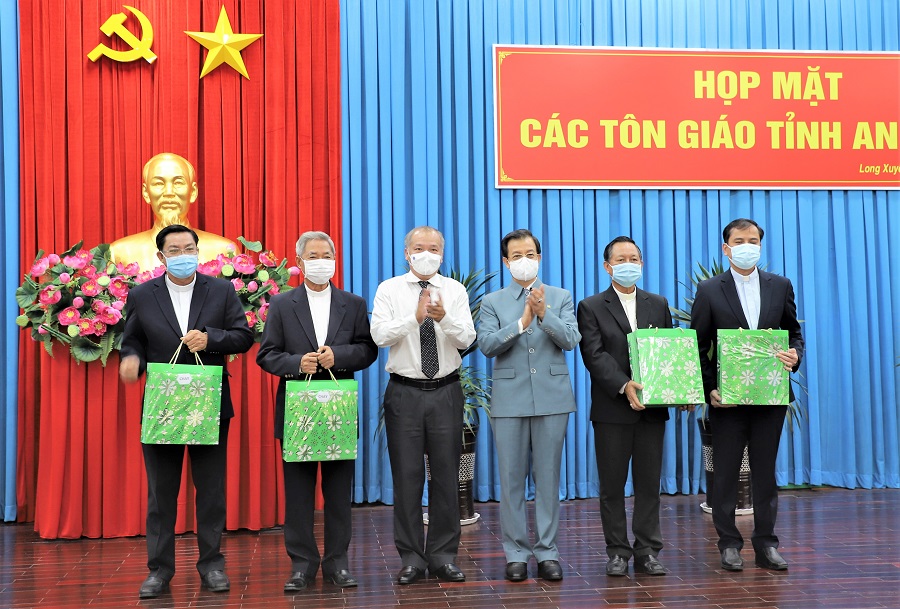Hop-tongiao-covid-c.jpg