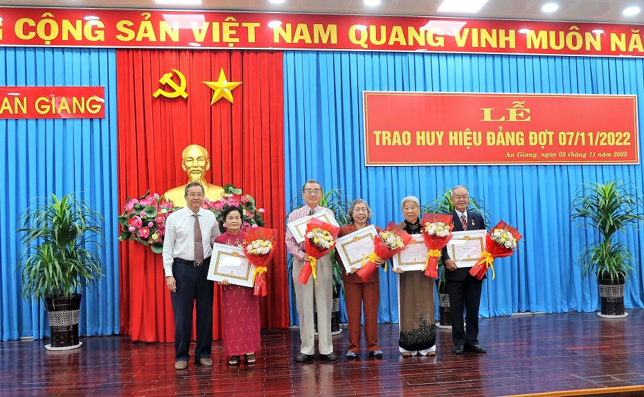 Huy-hieu-Dang-dot-7-11-22-11.JPG