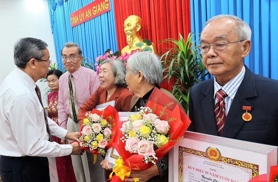 Huy-hieu-Dang-dot-7-11-22-12.JPG