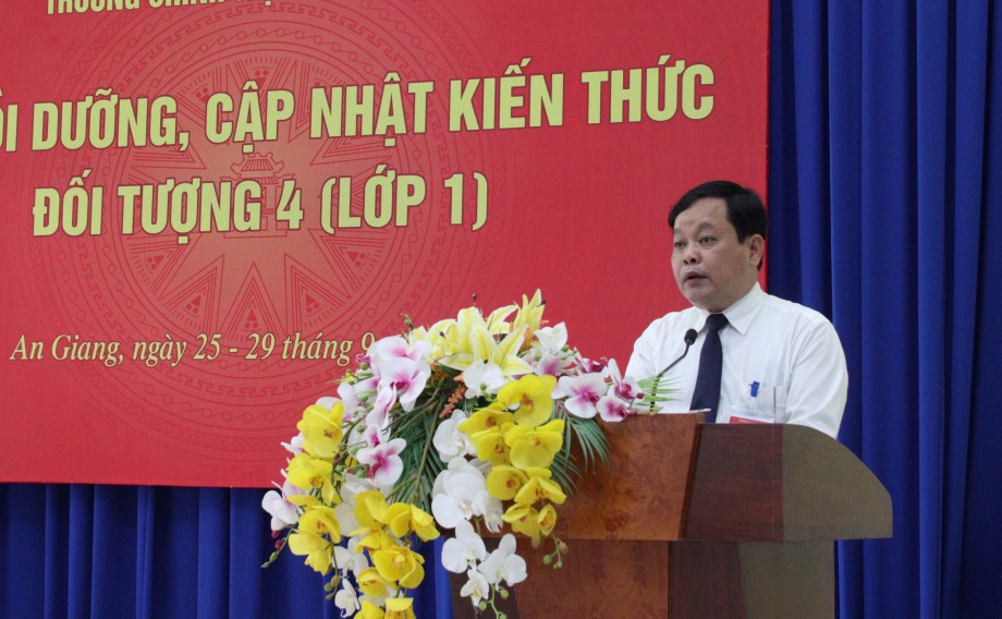 Khai-giang-lop-cnkt4-23-2.JPG