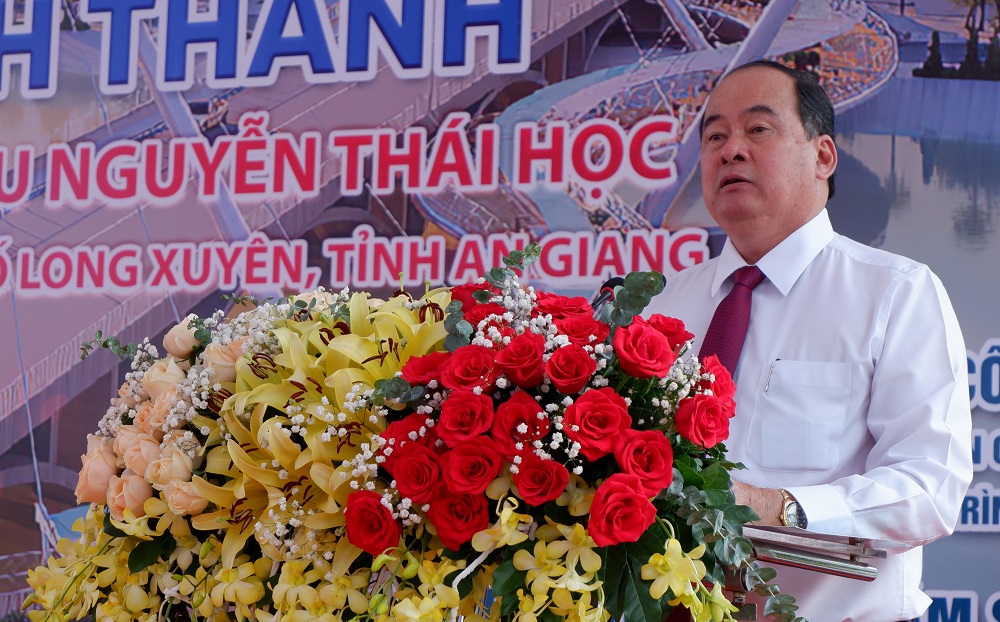 Khanh-thanh-cau-2.jpg