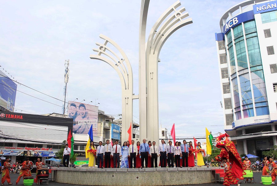 Khanh-thanh-vong-xoay-4ngon.jpg