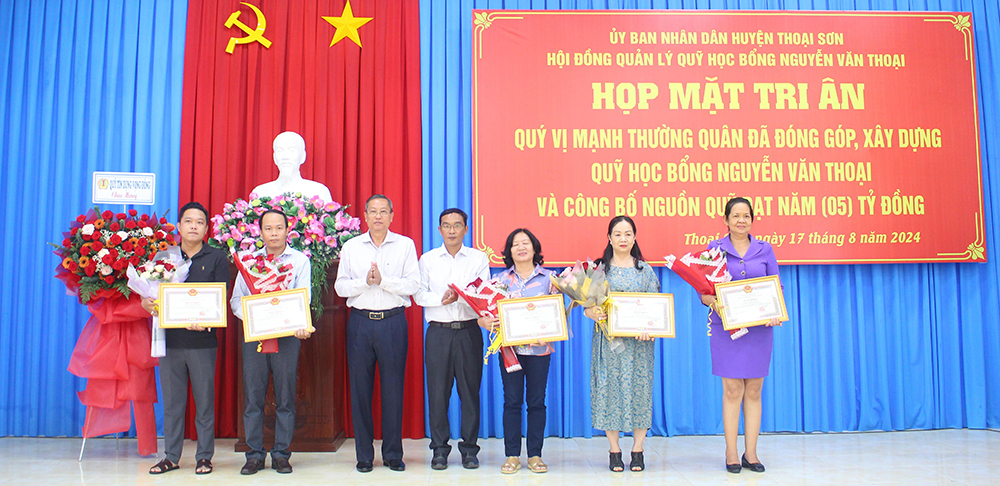 Khuyen-hoc-khuyentai-ag-3.jpg