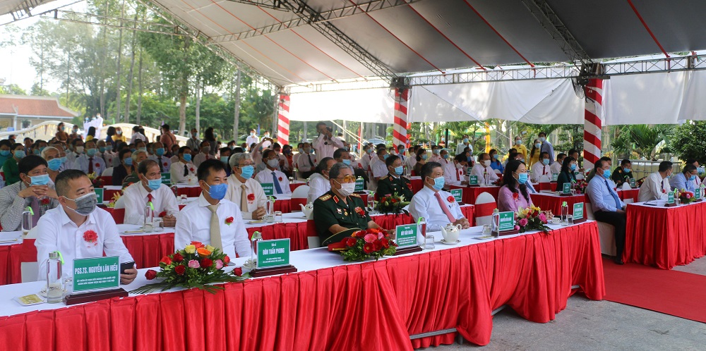 Ki-niem-132-sinh-nhat-Bac-Ton-1.jpg