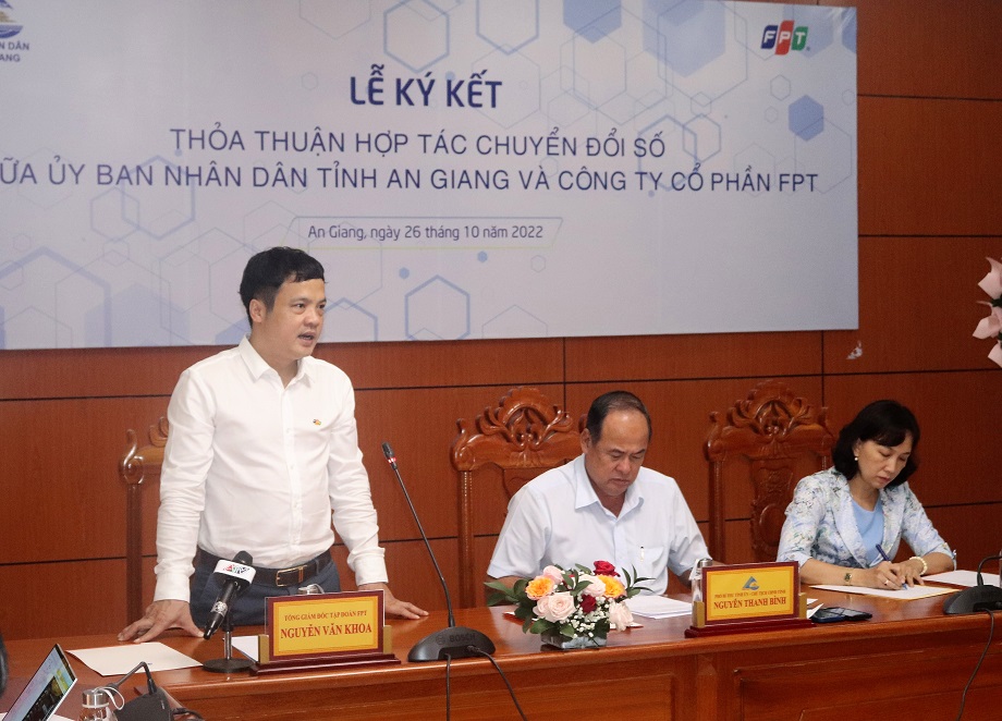 Ky-ket-thoathuan-hoptac-FPT-4.jpg