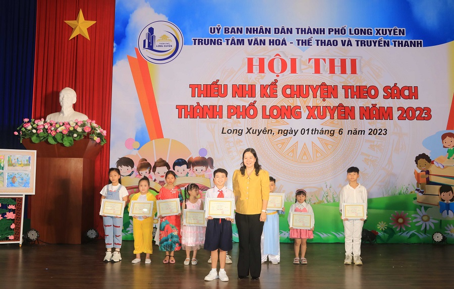 LX-hoithi-kechuyen-sach-5.jpg