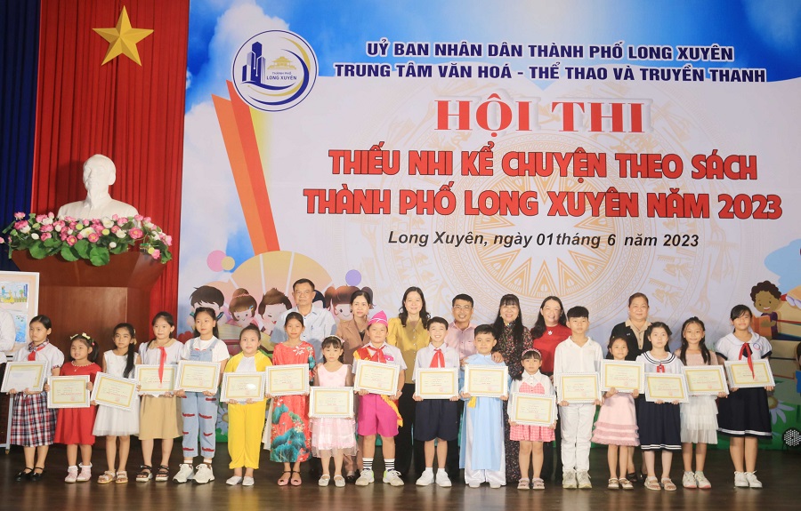 LX-hoithi-kechuyen-sach-6.jpg