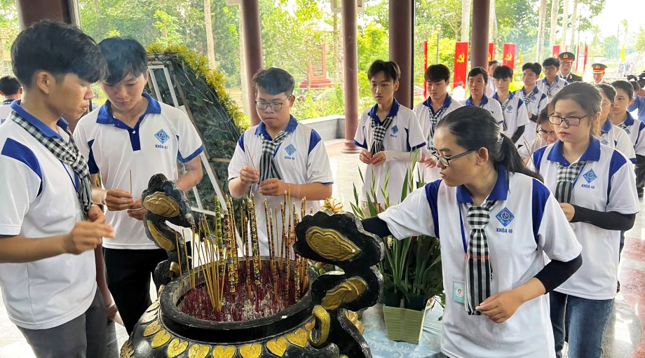 LX-vieng-khu-di-tich-cm-MyKhanh-4.jpg