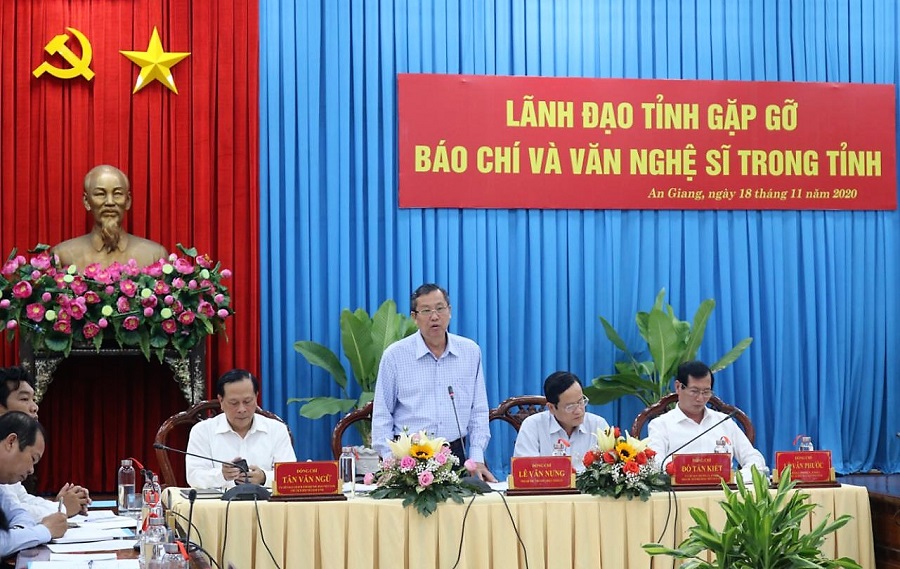 Lanh dao-gap-mat-vns-nha-bao-1.jpg