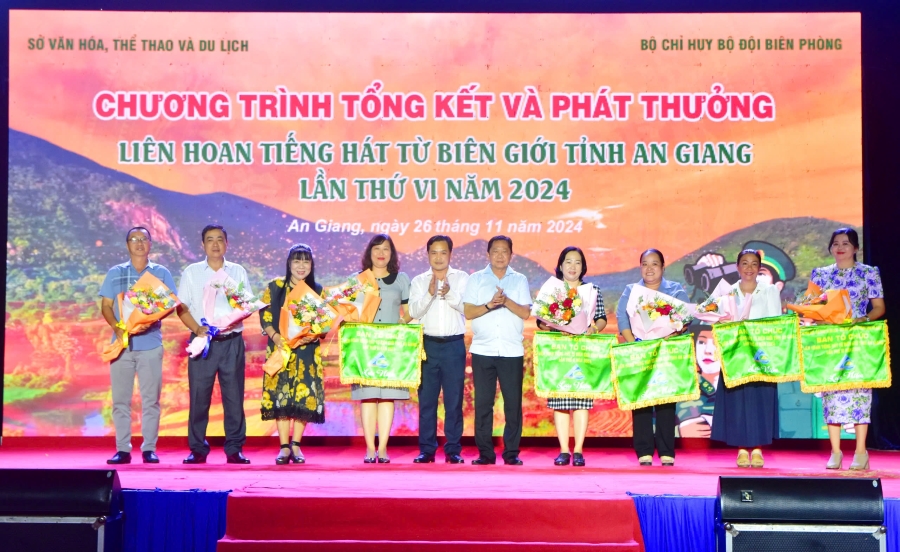 Lienhoan-tienghatbg-6.jpg
