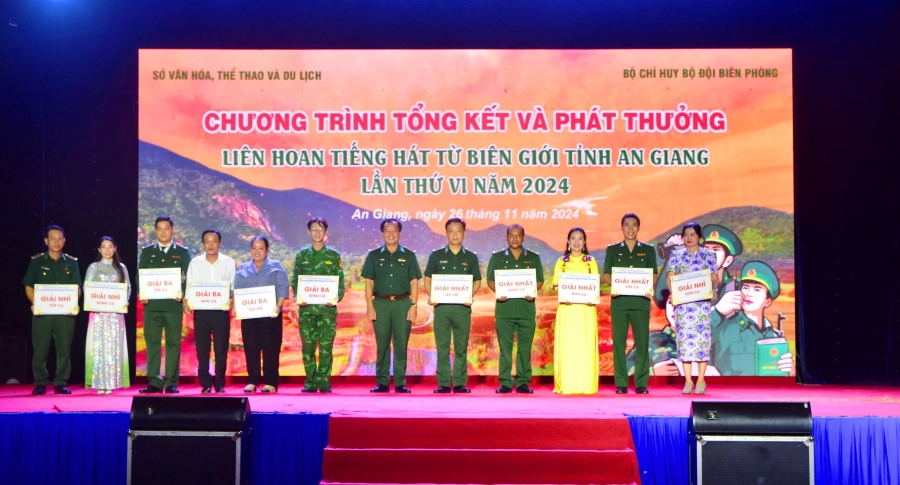 Lienhoan-tienghatbg-7.jpg