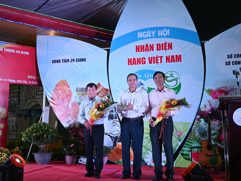 Ngay-hoi-hang-viet-4.png