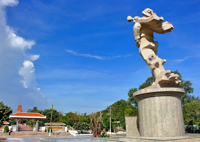 Nghia-trang-DocBaDac.jpg