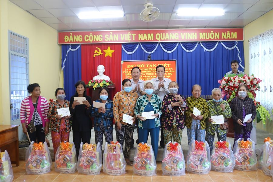 PCT-Kiet-tangqua-tet-2.jpg