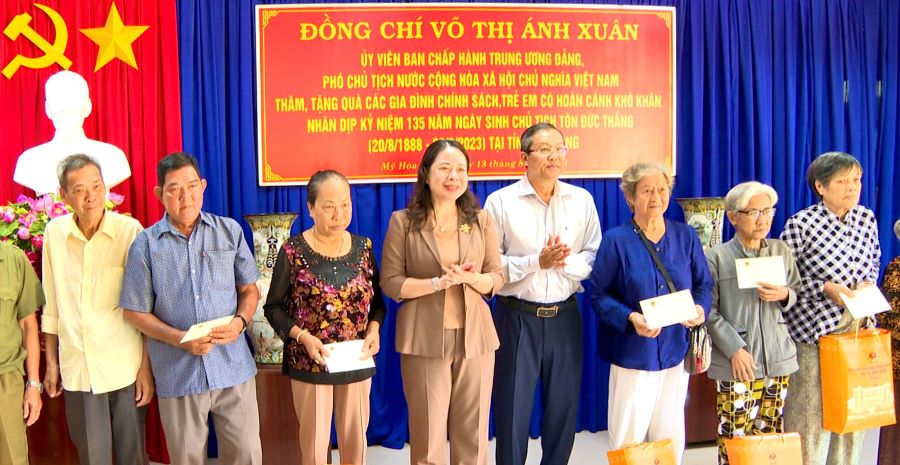 PCT-nuoc-Xuan-dang-huong-BT-3.jpg