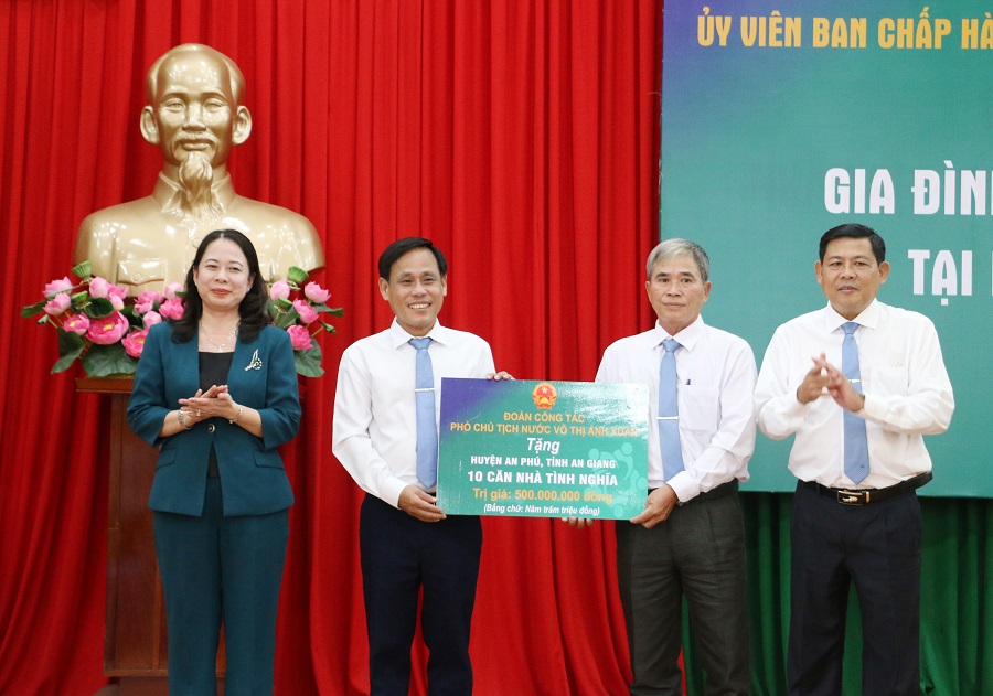 Pho-CTN-Xuan-tang-qua-AP-4.jpg