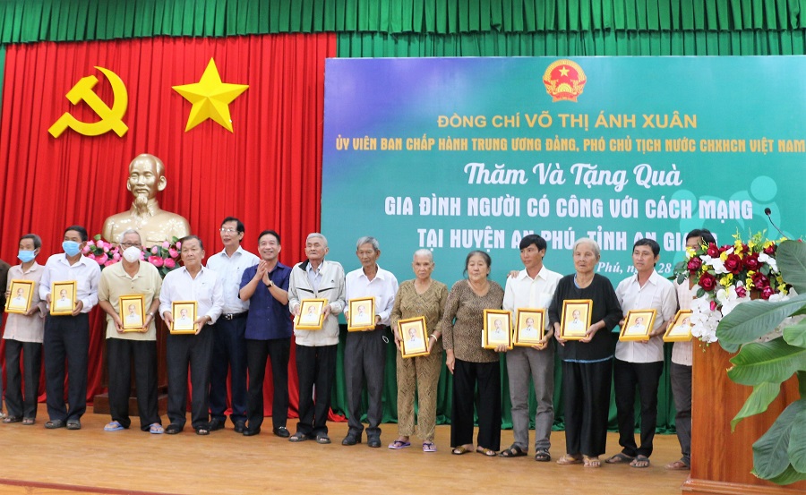 Pho-CTN-Xuan-tang-qua-AP-6.jpg
