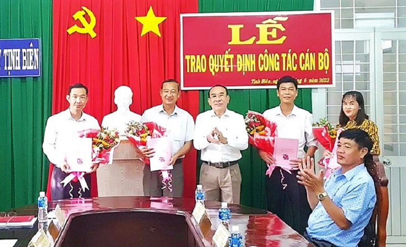 TB-trao-quyet-dinh-cbo.jpg