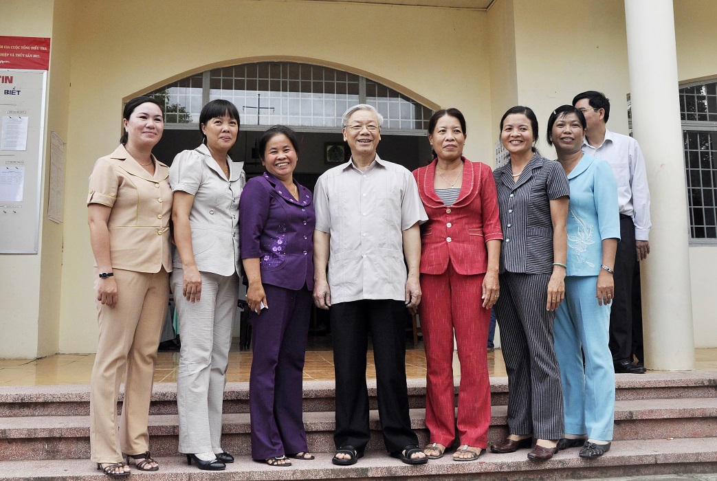 TBT-NPT-voi-dan-VinhPhu-2.jpg